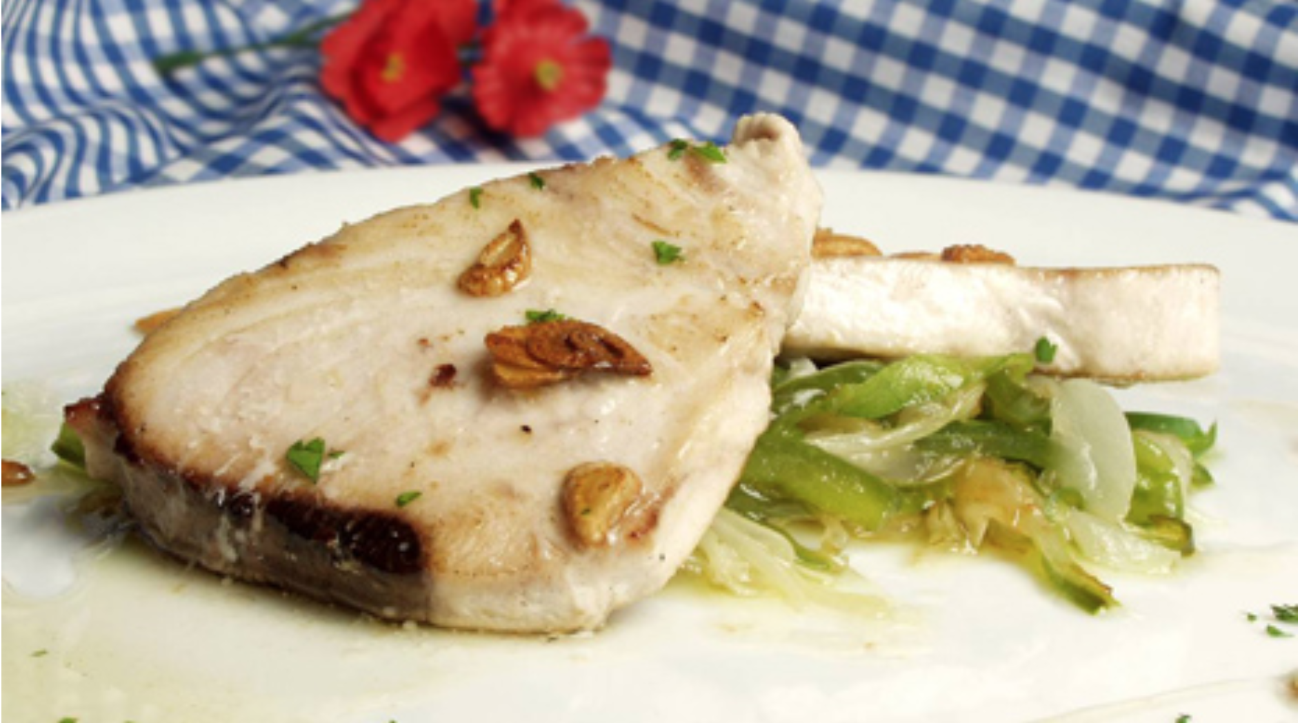 Bonito con pimientos verdes.